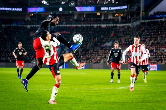 SC Bayern Munchen forwarder Nicolas Jackson, PSV Eindhoven defender Mauro Jï¿½nior during the match PSV Eindhoven vs FC Bayern Munchen at the Philips stadium for the Champions League - League phase - Matchday 8 season 2025-2026 in EINDHOVEN, Netherlands on 28 01 2026, (Photo by Marcel van Dorst EYE4IMAGES) -