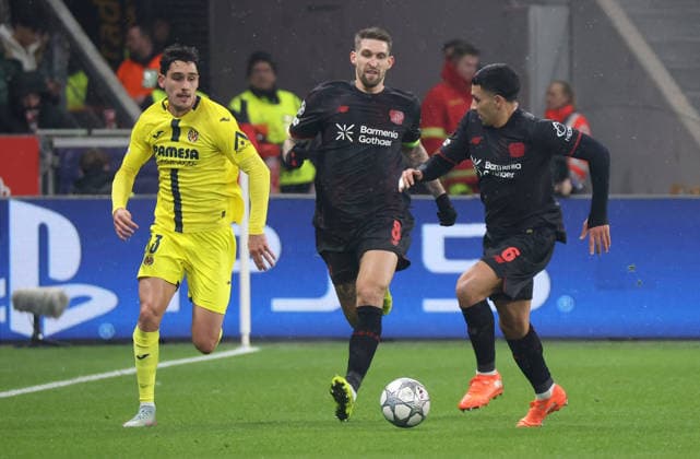 v.l. Sergi Cardona (Villarreal CF 23), Robert Andrich (Bayer Leverkusen, 08), Ezequiel Fernandez (Bayer Leverkusen, 06) GER, Bayer 04 Leverkusen vs. Villarreal CF, Fussball, Champions League, 8. Spieltag, Spielzeit 2025 2026, 28.01.2026 GER, Bayer 04 Leverkusen vs. Villarreal CF, Fussball, Champions League, 8. Spieltag, Spielzeit 2025 2026, 28.01.2026 Leverkusen Copyright: xEibner-Pressefotox xThomasxStoeckerx EP_TSR
