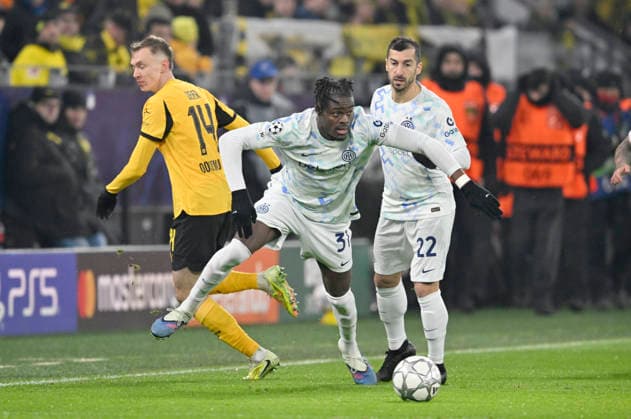 v.l. Maximilian Beier (Borussia Dortmund), Yann Aurel Bisseck (Inter Mailand), Henrikh Mkhitaryan (Inter Mailand), Aktion, Zweikampf, Fussball Champions League, Borussia Dortmund - Inter Mailand, 8. Spieltag, am 28.01.2026 in Dortmund Deutschland. UEFA regulations prohibit any use of photographs as image sequences and or quasi-video Â