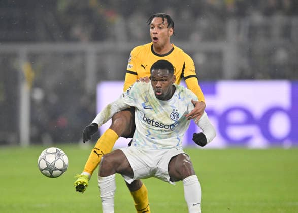 v.l. Filippo Mane (Borussia Dortmund), Ange-Yoan Bonny (Inter Mailand) Aktion, Zweikampf, Fussball Champions League, Borussia Dortmund - Inter Mailand, 8. Spieltag, am 28.01.2026 in Dortmund Deutschland. UEFA regulations prohibit any use of photographs as image sequences and or quasi-video Â