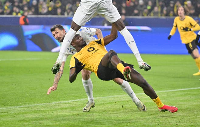 v.l. Francesco Acerbi (Inter Mailand), Serhou Guirassy (Borussia Dortmund), Aktion, Zweikampf, Fussball Champions League, Borussia Dortmund - Inter Mailand, 8. Spieltag, am 28.01.2026 in Dortmund Deutschland. UEFA regulations prohibit any use of photographs as image sequences and or quasi-video Â