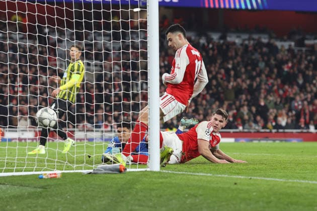 Arsenal v Kairat 28th January 2026, London - UEFA Champions League Football, Group Stage - Arsenal v Kairat - Viktor Gyokeres of Arsenal slides in for the ball which is tapped in by Gabriel Martinelli for the 3rd Arsenal goal - Photo: Charlotte Wilson Offside. London UK Copyright: xCharlottexWilsonx xOffsidexOffside