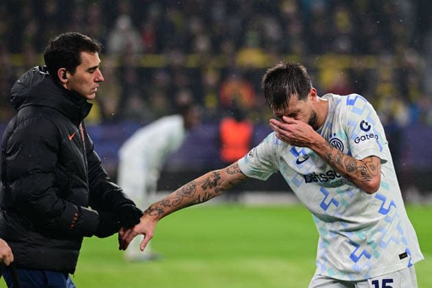 Francesco Acerbi (FC Internazionale Milano, 15) verletzt, Borussia Dortmund vs. Inter Mailand, Fussball, Champions League, Gruppenphase, Matchday 8, 28.01.2026 Dortmund Nordrhein-Westfalen Deutschland