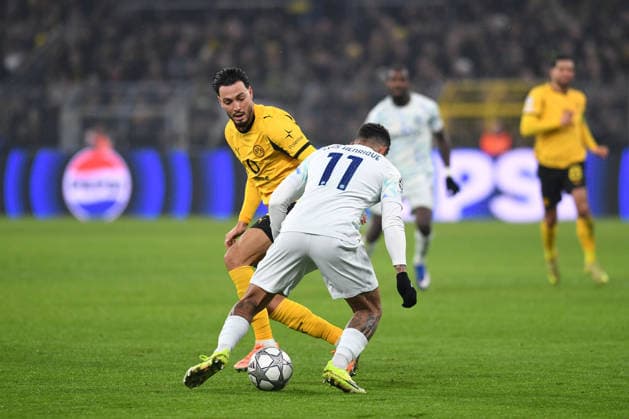 Ramy Bensebaini (Borussia Dortmund) und Luis Henrique (FC Internazionale) im Zweikampf waehrend des Spiels der UEFA Champions League 2025 26, 8. Spieltag Ligaphase zwischen Borussia Dortmund und Inter Mailand, BVB Stadion am 28. January 2026 in Dortmund, Deutschland. (Foto von Ralf Treese DeFodi Images) +++ Ramy Bensebaini (Borussia Dortmund) und Luis Henrique (FC Internazionale) battle for the ball during the UEFA Champions League 2025 26 League Phase MD8 match between Borussia Dortmund and FC Internazionale Milano at BVB Stadion Dortmund on January 28, 2026 in Dortmund, Germany. (Photo by Ralf Treese DeFodi Images) -