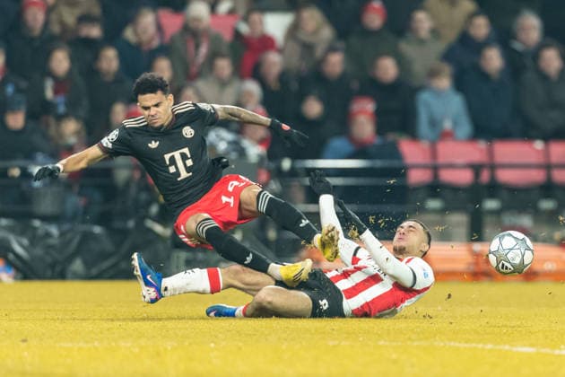 Luis Diaz (FC Bayern München) und Sergino Dest (PSV Eindhoven) battle for the ball during the UEFA Champions League 2025 26 League Phase MD8 match between PSV Eindhoven and FC Bayern München at PSV Stadion on January 28, 2026 in Eindhoven, Netherlands. -