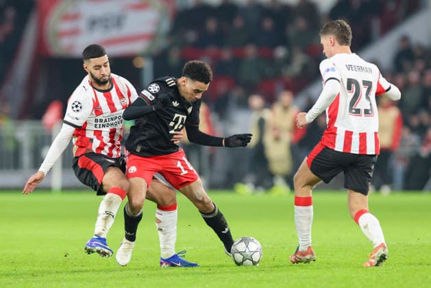 Ismael Saibari (PSV Eindhoven), Jamal Musiala (FC Bayern Muenchen) und Joey Veerman (PSV Eindhoven) kaempfen um den Ball, UEFA Champions League 2025 26 League Phase MD8, PSV Eindhoven v FC Bayern München, PSV Stadion am 28. January 2026 in Eindhoven, Niederlande. (Foto von Marco Steinbrenner DeFodi Images) Ismael Saibari (PSV Eindhoven), Jamal Musiala (FC Bayern Muenchen) und Joey Veerman (PSV Eindhoven) battle for the ball, UEFA Champions League 2025 26 League Phase MD8, PSV Eindhoven v FC Bayern München, PSV Stadion, January 28, 2026 in Eindhoven, Netherlands. (Photo by Marco Steinbrenner DeFodi Images) -