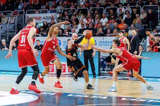Daniel Keppeler (BMA365 Bamberg Baskets, 31), Austin Crowley (BMA365 Bamberg Baskets, 85), Tommy Kuhse (Rasta Vechta, 12), Richard Balint (BMA365 Bamberg Baskets, 11), BMA365 Bamberg Baskets vs. Rasta Vechta, Basketball, easyCredit BBL, 2. Spieltag, 28.01.2026 BMA365 Bamberg Baskets vs. Rasta Vechta, Basketball, easyCredit BBL, 2. Spieltag, 28.01.2026 Bamberg Copyright: xEibner-Pressefoto G.xSantemizx EP_EER