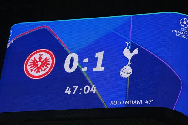 Ausgerechnet Ex-Eintracht Stürmer Randal Kolo Muani (Tottenham Hotspur, 39) erzielt das Tor zum 0:1 gegen Torwart Kaua Santos (Eintracht Frankfurt) und jubelt überschwenglich zum Ärger der Frankfurter Fans - Frankfurt 28.01.2026: Eintracht Frankfurt vs. Tottenham Hotspurs, Deutsche Bank Park, 8. Spieltag Champions League