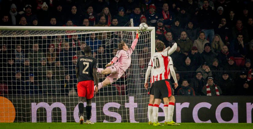 Eindhoven, Netherlands, 28th Jan 2026. Jonas Urbig (FCB) PSV Eindhoven - FC Bayern München 28.01.2026