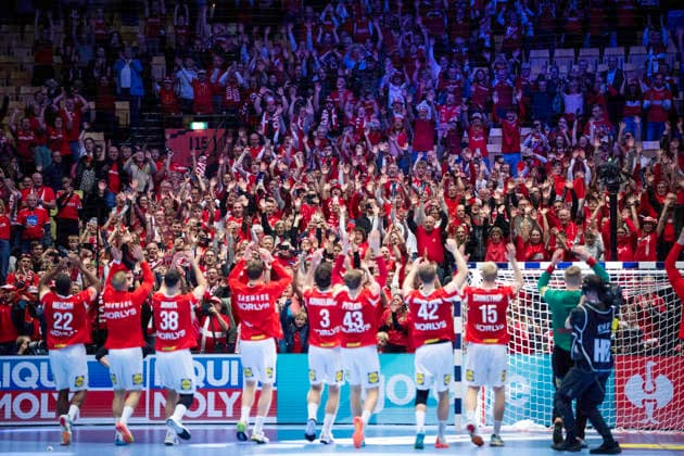 Men s European Handball Championship: Denmark - Norway Denmark s players celebrate the victory with the fans after the EHF Euro 2026 main round men s handball match between Denmark and Norway at Jyske Bank Boxen in Herning, Wednesday, January 28, 2026. (Photo: Bo Amstrup Ritzau Scanpix) , Herning Denmark Mors *** Men s European Handball Championship Denmark Norway Denmark s players celebrate the victory with the fans after the EHF Euro 2026 main round men s handball match between Denmark and Norway at Jyske Bank Boxen in Herning, Wednesday, January 28, 2026 Photo Bo Amstrup Ritzau Scanpix , Herning Denmark Mors  Copyright: BoxAmrstrupx xRitzauxScanpix BoxAmstrupx spdk20260128-221435-L