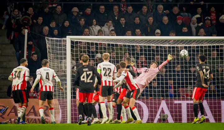 Eindhoven, Netherlands, 28th Jan 2026. Jonas Urbig (FCB) PSV Eindhoven - FC Bayern München 28.01.2026
