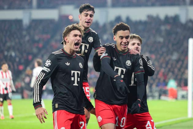 Jamal Musiala (FC Bayern Muenchen) bejubelt seinen Treffer zum 0:1 m it Tom Bischof (FC Bayern Muenchen), Aleksandar Pavlovic (FC Bayern München) und Lennart Karl (FC Bayern Muenchen), UEFA Champions League 2025 26 League Phase MD8, PSV Eindhoven v FC Bayern München, PSV Stadion am 28. January 2026 in Eindhoven, Niederlande. (Foto von Marco Steinbrenner DeFodi Images) Jamal Musiala (FC Bayern Muenchen) celebrates after scoring his teams first goal with Tom Bischof (FC Bayern Muenchen), Aleksandar Pavlovic (FC Bayern München) and Lennart Karl (FC Bayern Muenchen), UEFA Champions League 2025 26 League Phase MD8, PSV Eindhoven v FC Bayern München, PSV Stadion, January 28, 2026 in Eindhoven, Netherlands. (Photo by Marco Steinbrenner DeFodi Images) -