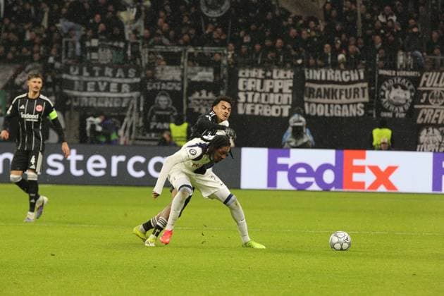 28.01.2026 xmgoodx Frankfurt am Main, Deutsche Bank Park UEFA Champions League Eintracht Frankfurt - Tottenham Hotspur Ansgar Knauff (7, Eintracht Frankfurt) gegen Djed SPENCE (Tottenham)