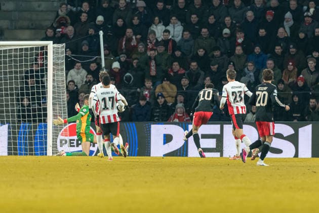 Jamal Musiala (FC Bayern München) scores his team s first goal during the UEFA Champions League 2025 26 League Phase MD8 match between PSV Eindhoven and FC Bayern München at PSV Stadion on January 28, 2026 in Eindhoven, Netherlands. -