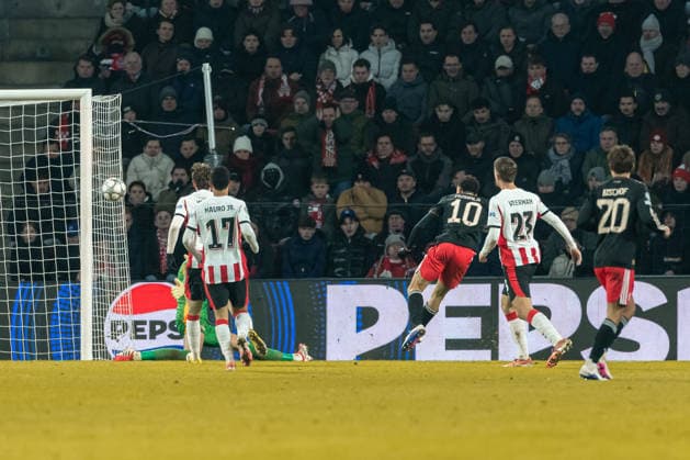 Jamal Musiala (FC Bayern München) scores his team s first goal during the UEFA Champions League 2025 26 League Phase MD8 match between PSV Eindhoven and FC Bayern München at PSV Stadion on January 28, 2026 in Eindhoven, Netherlands. -