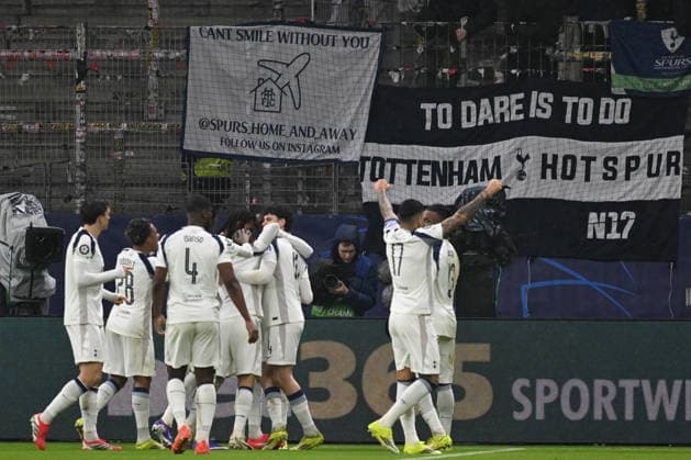 28.01.2026, xsltx, Fussball UEFA Champions League, Eintracht Frankfurt - Tottenham Hotspur v.l. Torjubel nach dem Tor zum celebrating the goal celebrate 0:1 durch Randal Kolo Muani (Tottenham Hotspur) (DFL DFB REGULATIONS PROHIBIT ANY USE OF PHOTOGRAPHS as IMAGE SEQUENCES and or QUASI-VIDEO)