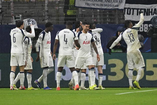28.01.2026, xsltx, Fussball UEFA Champions League, Eintracht Frankfurt - Tottenham Hotspur v.l. Torjubel nach dem Tor zum celebrating the goal celebrate 0:1 durch Randal Kolo Muani (Tottenham Hotspur) (DFL DFB REGULATIONS PROHIBIT ANY USE OF PHOTOGRAPHS as IMAGE SEQUENCES and or QUASI-VIDEO)