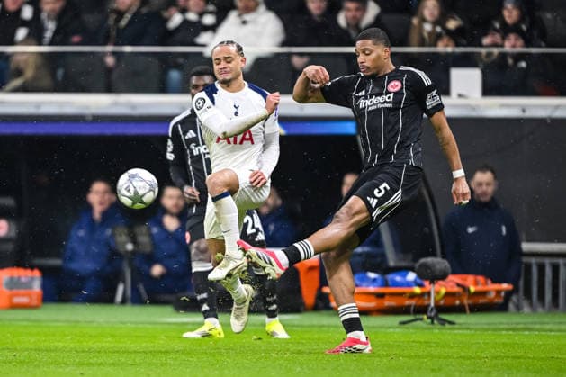 Xavi Simons (Tottenham Hotspur) und Aurele Amenda (Eintracht Frankfurt) battle for the ball during the UEFA Champions League 2025 26 League Phase MD8 match between Eintracht Frankfurt and Tottenham Hotspur at Frankfurt Stadion on January 28, 2026 in Frankfurt am Main, Germany. (Photo by Harry Langer DeFodi Images) -