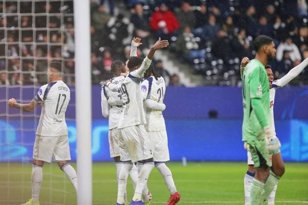 Frankfurt Main, Hessen, Deutschland, 28.01.2026: Waldstadion Deutsche Bank Park: UEFA Champions League 2025 26: Eintracht Frankfurt - Tottenham Hotspur: Torjubel nach dem 1:0 für Tottenham durch Randal Kolo Muani in der 47. Minute vor dem Tor von Kaua Santos (40, Eintracht Frankfurt) Copyright: xdtsxNachrichtenagenturx dts_104022