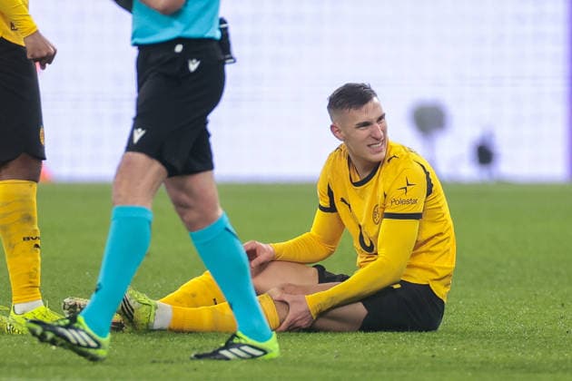 28.01.2026, UEFA Champions League, 8. Spieltag, Borussia Dortmund - Inter Mailand, Nico Schlotterbeck (Borussia Dortmund) sitzt mit schmerzverzerrtem Gesicht auf dem Spielfeld, Dortmund Signal Iduna Park NRW Deutschland xRHR-FOTO DEx Copyright: DennisxEwert RHR-FOTOx RHR-FOTO DE