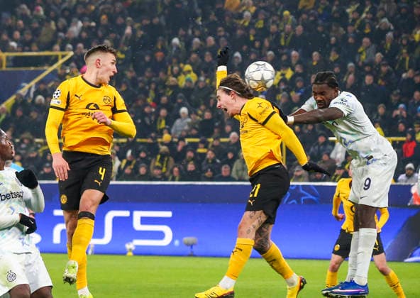 Fussball UEFA Champions League 2025 26, 8. Spieltag Ligaphase - Borussia Dortmund vs Inter Mailand - Signal Iduna Park-Stadion (Dortmund): Fabio Silva Fabio Silva (Borussia Dortmund, 21) Marcus Thuram (Inter Mailand, 9) Nico Schlotterbeck (Borussia Dortmund, 4) Dortmund Copyright: xAymanxAlahmedx