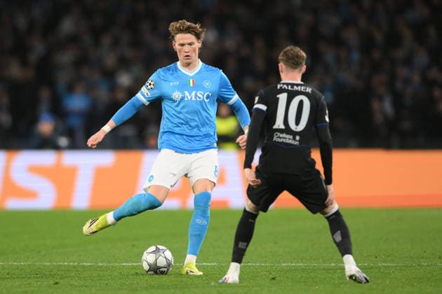 Scott Mctominay of SSC Napoli under pressure from Cole Palmer of Chelsea FC during Uefa Champions League - Match Day 8- Championship between S.S.C. Napoli and Chelsea FC at the Maradona Stadium on Jan 28, 2026 in Naples, Italy. during SSC Napoli vs Chelsea FC, UEFA Champions League football match in Naples, Italy, January 28 2026  Copyright: xRobertoxRamaccia IPAxSportx xipa-agency.netx xx IPA_70674279 IPA_Agency_IPA70674279