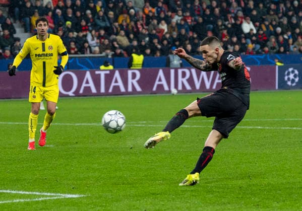 Alejandro GRIMALDO (Bayer 04 Leverkusen, 20) mit einem Schuss auf das Tor. Tor zum 3-0. Goal. Bayer 04 Leverkusen - FC Villareal, Leverkusen, BayArena, 28.01.2026, GER, Herren, UEFA Champions League, Season 2025-2026 UEFA regulations prohibit any use of photographs as image sequences and or quasi-video. Copyright: HMBxMedia xMarcoxBader