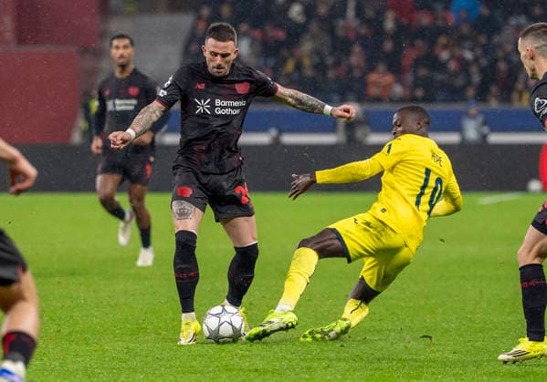 Zweikampf zwischen: duel between: Aleix GARCIA (Bayer 04 Leverkusen, 24) and Nicolas Pepe (FC Villareal, 19) Bayer 04 Leverkusen - FC Villareal, Leverkusen, BayArena, 28.01.2026, GER, Herren, UEFA Champions League, Season 2025-2026 UEFA regulations prohibit any use of photographs as image sequences and or quasi-video. Copyright: HMBxMedia xMarcoxBader