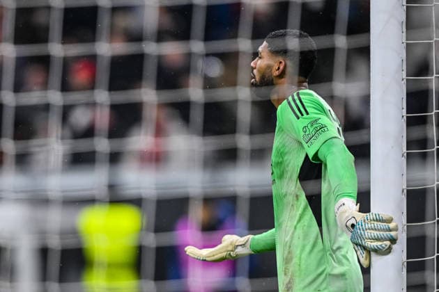 Torwart Kaua Santos (Eintracht Frankfurt) gestures during the UEFA Champions League 2025 26 League Phase MD8 match between Eintracht Frankfurt and Tottenham Hotspur at Frankfurt Stadion on January 28, 2026 in Frankfurt am Main, Germany. (Photo by Harry Langer DeFodi Images) -