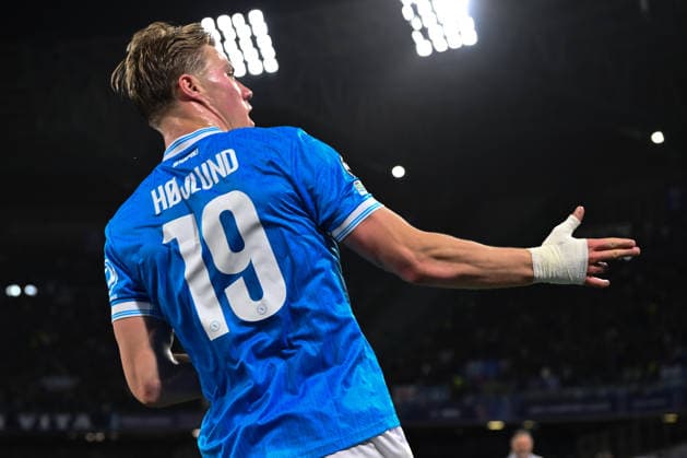 Rasmus Hojlund of S.S.C. Napoli celebrates after scoring the goal of 2-1 during the UEFA Champions League phase day 8 football match between S.S.C. Napoli and Chelsea F.C. at the Diego Armando Maradona Stadium on January 27, 2026 in Naples, Italy.  Copyright: xDomenicoxCippitelli IPAxSportx xipa-agency.netx xx IPA_70674037 IPA_Agency_IPA70674037