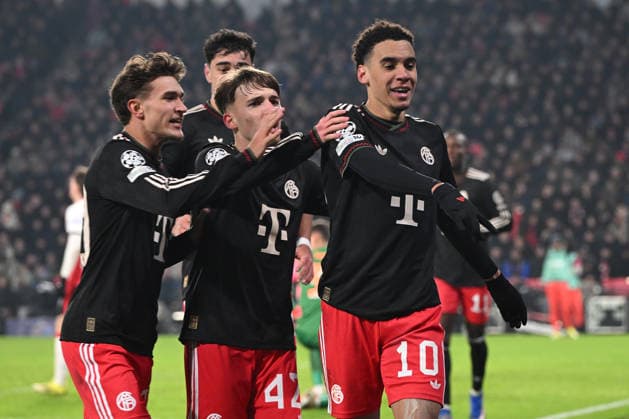 28.01.2026, xjrdrx, Fussball UEFA Champions League, PSV Eindhoven - FC Bayern Muenchen v.l. Torjubel nach dem Tor zum celebrating the goal celebrate 0:1 durch Jamal Musiala (FC Bayern Muenchen) (DFL DFB REGULATIONS PROHIBIT ANY USE OF PHOTOGRAPHS as IMAGE SEQUENCES and or QUASI-VIDEO) Eindhoven