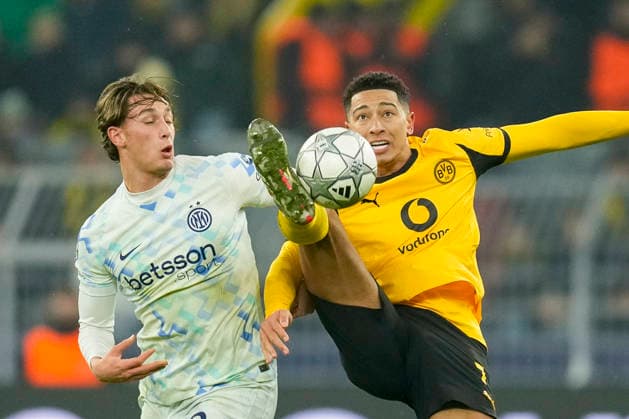 Pio Esposito (FC Internazionale) and Jobe Bellingham (Borussia Dortmund) battle for the ball during the UEFA Champions League 2025 26 League Phase MD8 match between Borussia Dortmund and FC Internazionale Milano at BVB Stadion Dortmund on January 28, 2026 in Dortmund, Germany. (Photo by Alex Gottschalk DeFodi Images) -