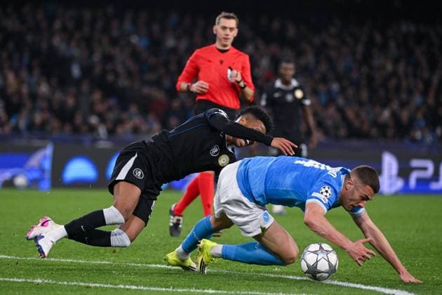 Estêvao of Chelsea Football Club goes down by Alessandro Buongiorno of Napoli Napoli v Chelsea, UEFA Champions League, Group Stage, Football, Diego Armando Maradona Stadium, Naples, Italy - 28 Jan 2026Naples Diego Armando Maradona Stadium Italy EDITORIAL USE ONLY No use with unauthorised audio, video, data, fixture lists, club league logos or live services. Online in-match use limited to 120 images, no video emulation. No use in betting, games or single club league player publications. Copyright: xGiuseppexFama Shutterstockx 16429500bu
