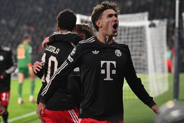 28.01.2026, xjrdrx, Fussball UEFA Champions League, PSV Eindhoven - FC Bayern Muenchen v.l. Torjubel nach dem Tor zum celebrating the goal celebrate 0:1 durch Jamal Musiala (FC Bayern Muenchen) Tom Bischof (FC Bayern Muenchen) (DFL DFB REGULATIONS PROHIBIT ANY USE OF PHOTOGRAPHS as IMAGE SEQUENCES and or QUASI-VIDEO) Eindhoven