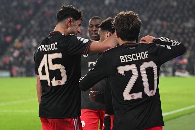 28.01.2026, xjrdrx, Fussball UEFA Champions League, PSV Eindhoven - FC Bayern Muenchen v.l. Torjubel nach dem Tor zum celebrating the goal celebrate 0:1 durch Jamal Musiala (FC Bayern Muenchen) (DFL DFB REGULATIONS PROHIBIT ANY USE OF PHOTOGRAPHS as IMAGE SEQUENCES and or QUASI-VIDEO) Eindhoven