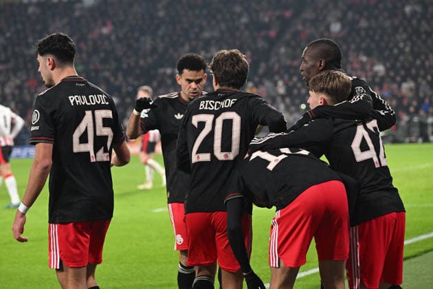 28.01.2026, xjrdrx, Fussball UEFA Champions League, PSV Eindhoven - FC Bayern Muenchen v.l. Torjubel nach dem Tor zum celebrating the goal celebrate 0:1 durch Jamal Musiala (FC Bayern Muenchen) (DFL DFB REGULATIONS PROHIBIT ANY USE OF PHOTOGRAPHS as IMAGE SEQUENCES and or QUASI-VIDEO) Eindhoven