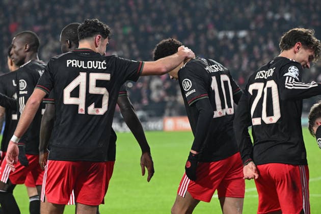 28.01.2026, xjrdrx, Fussball UEFA Champions League, PSV Eindhoven - FC Bayern Muenchen v.l. Torjubel nach dem Tor zum celebrating the goal celebrate 0:1 durch Jamal Musiala (FC Bayern Muenchen) (DFL DFB REGULATIONS PROHIBIT ANY USE OF PHOTOGRAPHS as IMAGE SEQUENCES and or QUASI-VIDEO) Eindhoven