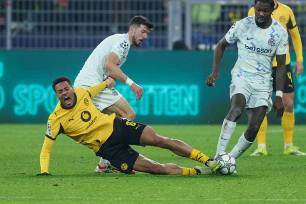 UEFA Champions League - Borussia Dortmund - Inter Mailand am 28.01.2026 im Signal Iduna Park in Dortmund Felix Nmecha (Dortmund 8) im Zweikampf gegen Petar Sucic (Inter 8)
