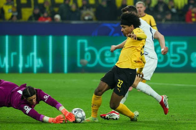 UEFA Champions League - Borussia Dortmund - Inter Mailand am 28.01.2026 im Signal Iduna Park in Dortmund Karim Adeyemi (Dortmund 27) mit der Chance gegen Torwart Yann Sommer (Inter 1)