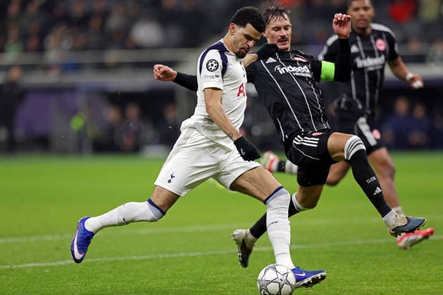 28.01.2026, xovx, Fußball UEFA Champions-League, Eintracht Frankfurt - Tottenham Hotspur v.l. Dominic Solanke (Tottenham Hotspur) m it dem Tor zum 0:2, Robin Koch (Eintracht Frankfurt) (DFL DFB REGULATIONS PROHIBIT ANY USE OF PHOTOGRAPHS as IMAGE SEQUENCES and or QUASI-VIDEO) emspor Frankfurt am Main