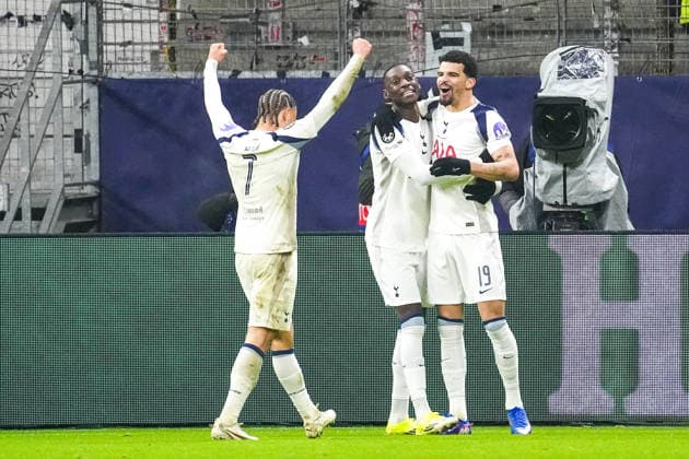 celebrate the goal, Torjubel zum 0:2 Dominic Solanke (Tottenham Hotspur, 19) mit Randal Kolo Muani (Tottenham Hotspur, 39) - Frankfurt 28.01.2026: Eintracht Frankfurt vs. Tottenham Hotspurs, Deutsche Bank Park, 8. Spieltag Champions League