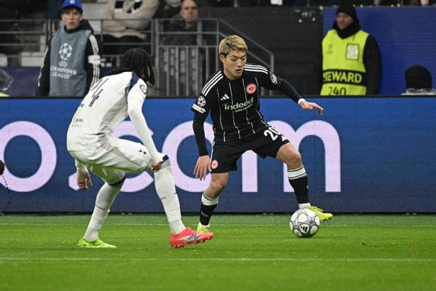 28.01.2026, xjhx, Fussball UEFA Champions League, Eintracht Frankfurt - Tottenham Hotspur v.l. Djed Spence (Tottenham Hotspur) Ritsu Doan (Eintracht Frankfurt) Zweikampf, Aktion, action, battle for the ball Frankfurt am Main