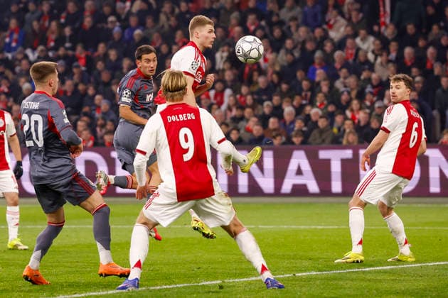 2026-01-28 AFC Ajax v Olympiacos FC - UEFA Champions League AMSTERDAM, NETHERLANDS - JANUARY 28: Costinha of Olympiacos FC, Santiago Hezze of Olympiacos FC scoring with a header his teams second goal, the 1-2. Kasper Dolberg of AFC Ajax, Anton Gaaei of AFC Ajax, Youri Regeer of AFC Ajax during the UEFA Champions League match between AFC Ajax and Olympiacos FC at Johan Cruijff ArenA on January 28, 2026 in Amsterdam, Netherlands. Amsterdam Johan Cruijff ArenA Netherlands Content not available for redistribution in The Netherlands directly or indirectly through any third parties. Copyright: xBenxGalx