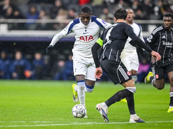 Randal Kolo Muani (Tottenham Hotspur) und Robin Koch (Eintracht Frankfurt) battle for the ball during the UEFA Champions League 2025 26 League Phase MD8 match between Eintracht Frankfurt and Tottenham Hotspur at Frankfurt Stadion on January 28, 2026 in Frankfurt am Main, Germany. (Photo by Harry Langer DeFodi Images) -
