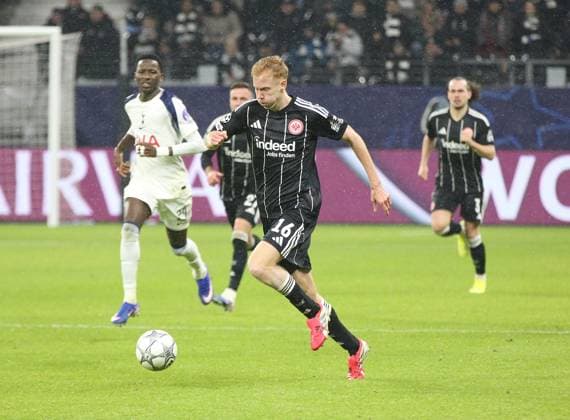 28.01.2026 xmgoodx Frankfurt am Main, Deutsche Bank Park UEFA Champions League Eintracht Frankfurt - Tottenham Hotspur Hugo Larsson (16, Eintracht Frankfurt)
