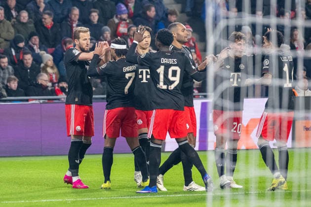 Die Bayern Spieler bejubeln das Tor zum 2:1 durch Harry Kane (FC Bayern Muenchen, 09). PSV Eindhoven vs. FC Bayern Muenchen, Fussball, UEFA Champions League, 08. Spieltag, Saison 2025 2026, 28.01.2026 PSV Eindhoven vs. FC Bayern Muenchen, Fussball, UEFA Champions League, 08. Spieltag, Saison 2025 2026, 28.01.2026 Eindhoven Copyright: xEibner-Pressefoto ThomasxHaeslerx EP_THR