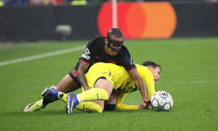 v.l. Arthur (Bayer Leverkusen, 13), Hugo Lopez (Villarreal CF 32) GER, Bayer 04 Leverkusen vs. Villarreal CF, Fussball, Champions League, 8. Spieltag, Spielzeit 2025 2026, 28.01.2026 GER, Bayer 04 Leverkusen vs. Villarreal CF, Fussball, Champions League, 8. Spieltag, Spielzeit 2025 2026, 28.01.2026 Leverkusen Copyright: xEibner-Pressefotox xThomasxStoeckerx EP_TSR