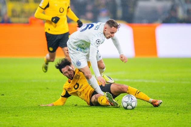 28.01.2026 - Fußball, 2025 2026, UEFA Champions League, 8. Spieltag, Borussia Dortmund - Inter Mailand: (L-R) Ramy Bensebaini (Dortmund), Davide Frattesi (Mailand)