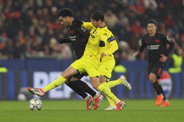 Malik Tillmann (Bayer 04 Leverkusen) und Santi Comesana (Villarreal CF) battle for the ball during the UEFA Champions League 2025 26 League Phase MD8 match between Bayer 04 Leverkusen and Villarreal CF at BayArena on January 28, 2026 in Leverkusen, Germany. (Photo by Oliver Kaelke DeFodi Images) -
