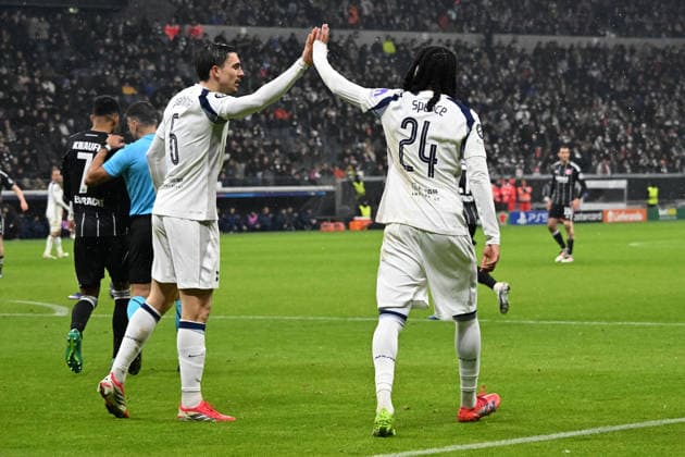 28.01.2026, xsltx, Fussball UEFA Champions League, Eintracht Frankfurt - Tottenham Hotspur v.l. Joao Palhinha (Tottenham Hotspur) Djed Spence (Tottenham Hotspur) (DFL DFB REGULATIONS PROHIBIT ANY USE OF PHOTOGRAPHS as IMAGE SEQUENCES and or QUASI-VIDEO)